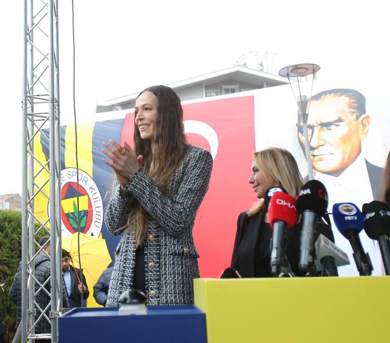 Eda Erdem'in heykeli açıldı! Fenerbahçe Başkanı Ali Koç'tan Aziz Yıldırım'a teşekkür - Son Dakika Spor Haberleri