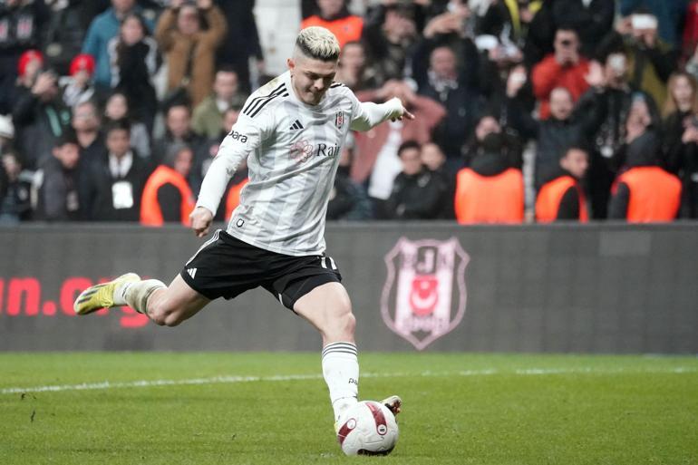 Beşiktaş - Antalyaspor maçında inanılmaz son Mert Günok penaltı kazandırdı, Rashicanın ayağı kayınca gol geçersiz sayıldı