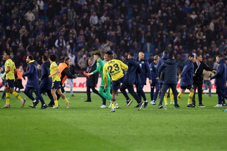 Fenerbahçede İsmail Kartal, Trabzonda yaşananları Hürriyete anlattı: Asıl olaylar soyunma odası koridorlarında oldu | G.Saraya 5-1 yenildiğinizde gülüyordunuz