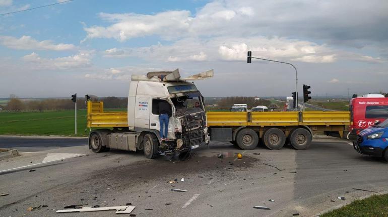 Tekirdağda korkunç kaza Tırla yolcu minibüsü çarpıştı: 5 ölü, 10 yaralı