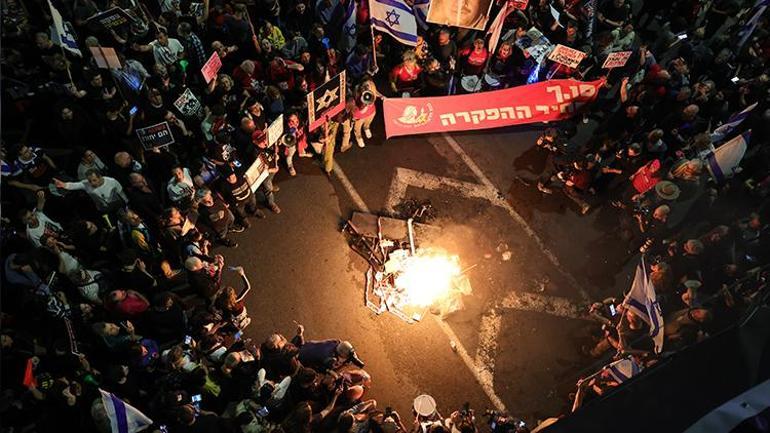 Reakcja Gazy na Netanjahu Tysiące demonstrantów podpaliło i zamknęło ulice dla ruchu w Tel Awiwie