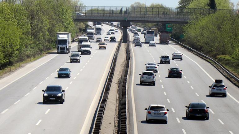 9 g�nl�k bayram tatili i�in vatanda�lar yollara d��t� | Anadolu Otoyolu�nun Bolu ge�i�inde yo�unluk