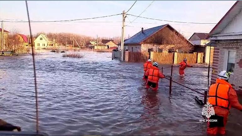 Rusya’da sel felaketi Baraj patladı, yüzlerce kişi tahliye edildi