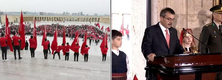 Türkiye 23 Nisanı kutluyor... Milli Eğitim Bakanı Tekin ve çocuklardan Anıtkabire ziyaret