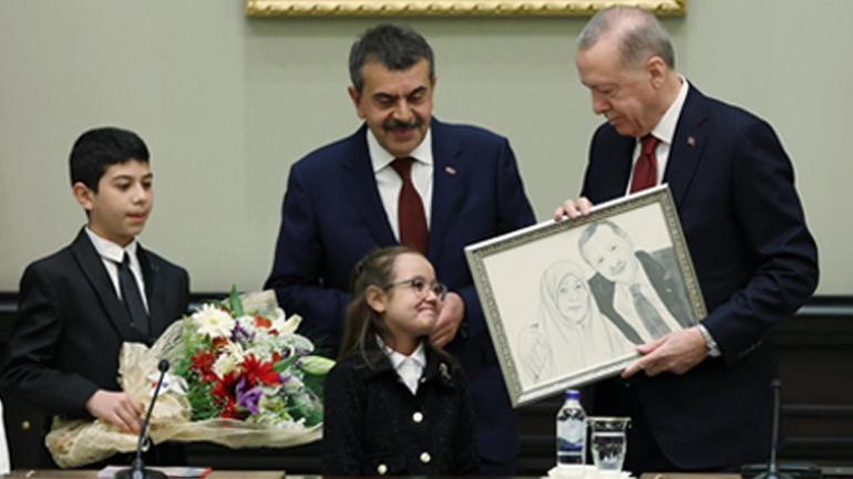 23 Nisan çocukları Külliyede... Cumhurbaşkanı Erdoğan, çocuklarla bir araya geldi: Sizler bizim yarınlarımızın umudusunuz