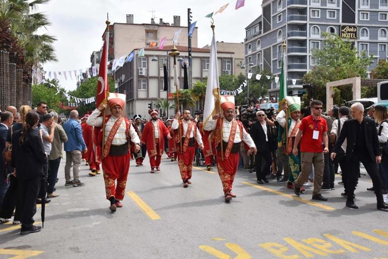 Manisadaki festivalde 7 ton mesir macunu dağıtıldı