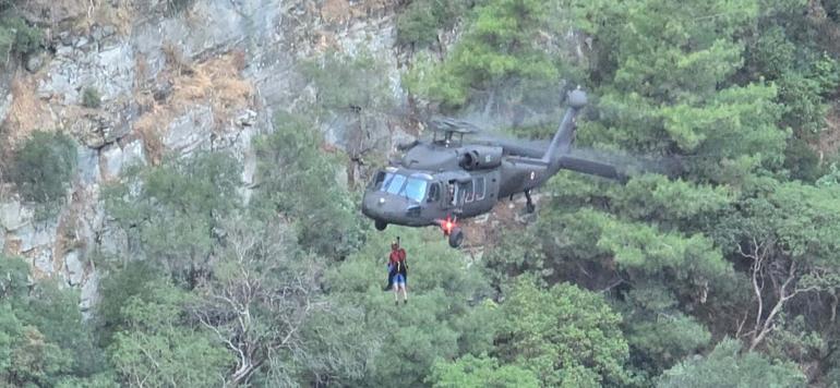 Doğa gezisinde kaybolan 10 kişi helikopterle kurtarıldı