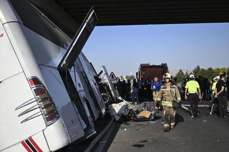 Επιβατικό λεωφορείο έπεσε σε υπερυψωμένη διάβαση στην Άγκυρα: 10 νεκροί, 25 τραυματίες