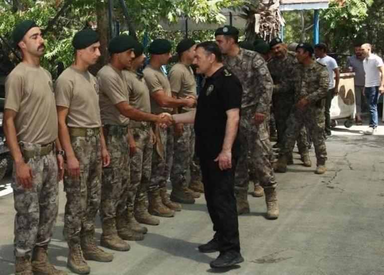 Özel Harekat polisleri dualarla uğurlandı... Terörü kaynağında bitirecekler