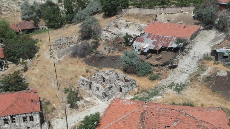 Olağan dışı olay arıyorlardı... Cinli köye giden gençler dehşete düştü Karşılaşınca çok kötü olduk