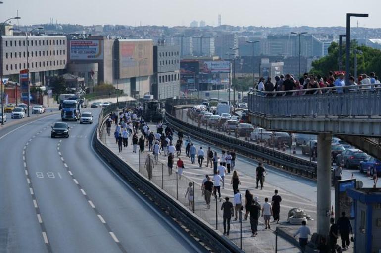 Küçükçekmecede metrobüs kazası: 1 can kaybı, 50 yaralı