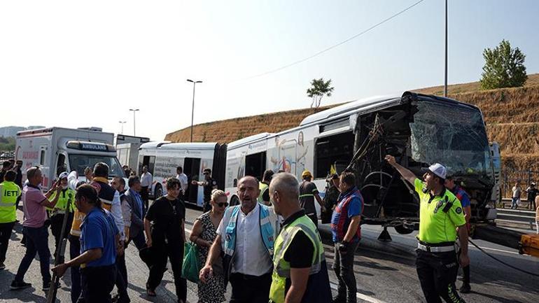 Küçükçekmecede metrobüs kazası: 1 can kaybı, 50 yaralı