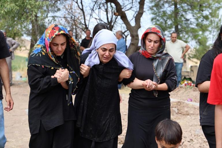 Türkiyeyi ağlatan Narin Gürana son veda... Cenaze namazı komşu köyde kılındı