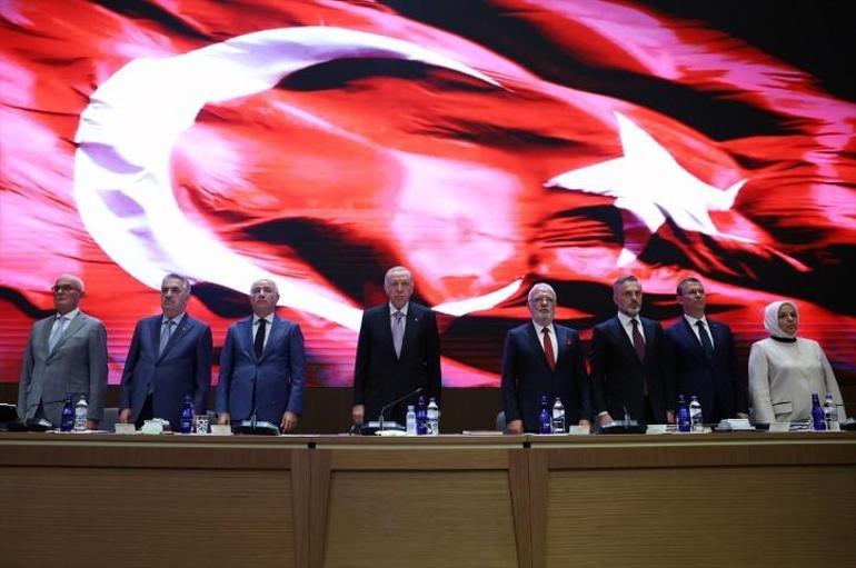 Cumhurbaşkanı Erdoğandan Özgür Özele tepki: Millete hakaret edeni onur konuğu yaptı