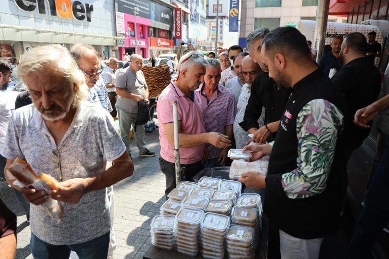 Narinin anısına dağıtılan yemekte izdiham