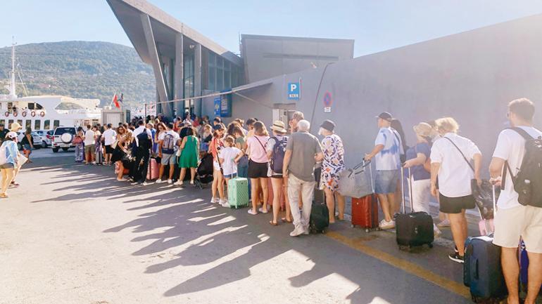 İki taraftan da ‘kapıda vize sürsün’ talebi: Sisam’da cironun yarısı Türklerden