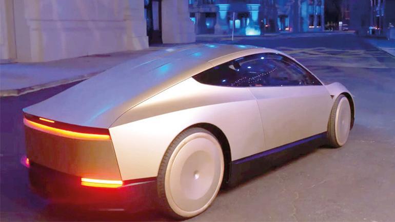 Elon Musk sürücüsüz çılgın taksisini otobüsünü ve insansı robotunu tanıttı... Ya tutarsa