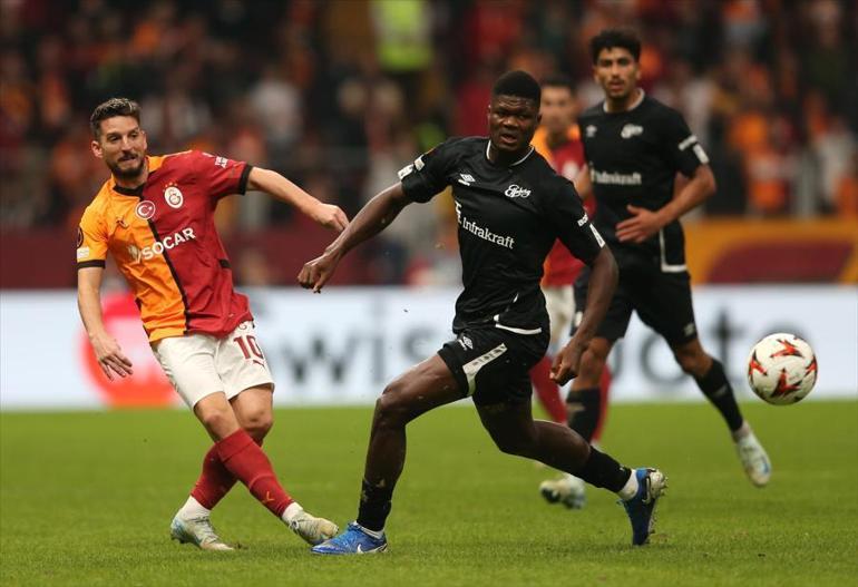 Galatasaray, Elfsborg maçında 11 years started to go to Okan Buruk