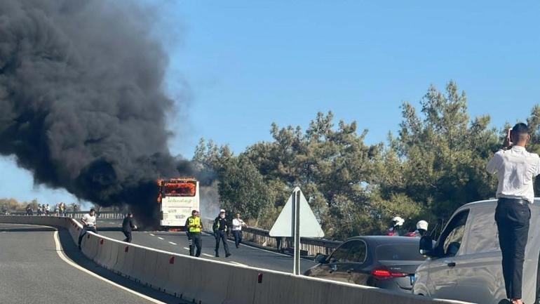 Seyir halindeki otobüs alev alev yandı