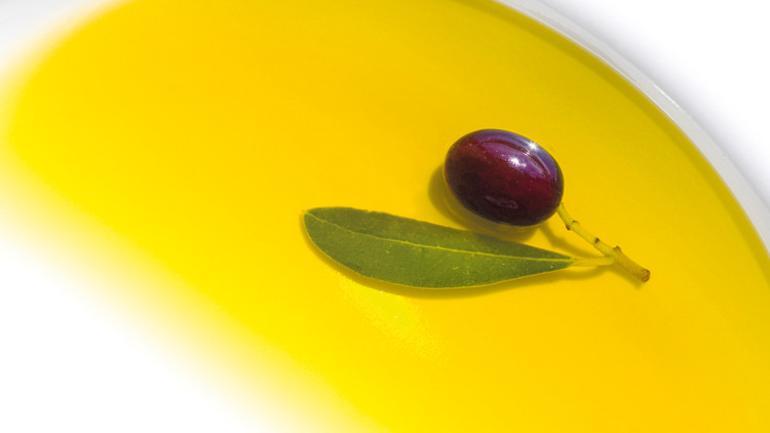 Kahvehanede, yol kenarında, berberde bile satılıyor... Zeytinyağındaki tehlikeye dikkat