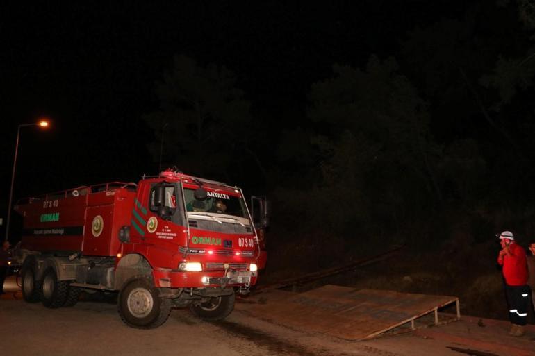 Antalyada kamp ateşi orman yangınına dönüştü