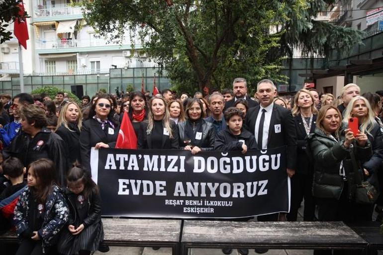 Atatürke sevgi seli: Türkiye dışında en kalabalık anmanın olduğu yer... Ziyaretçi akınına uğradı