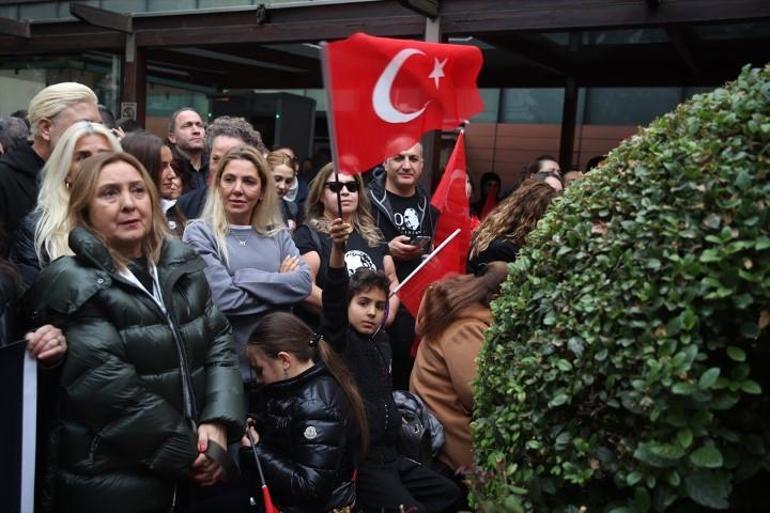 Atatürke sevgi seli: Türkiye dışında en kalabalık anmanın olduğu yer... Ziyaretçi akınına uğradı