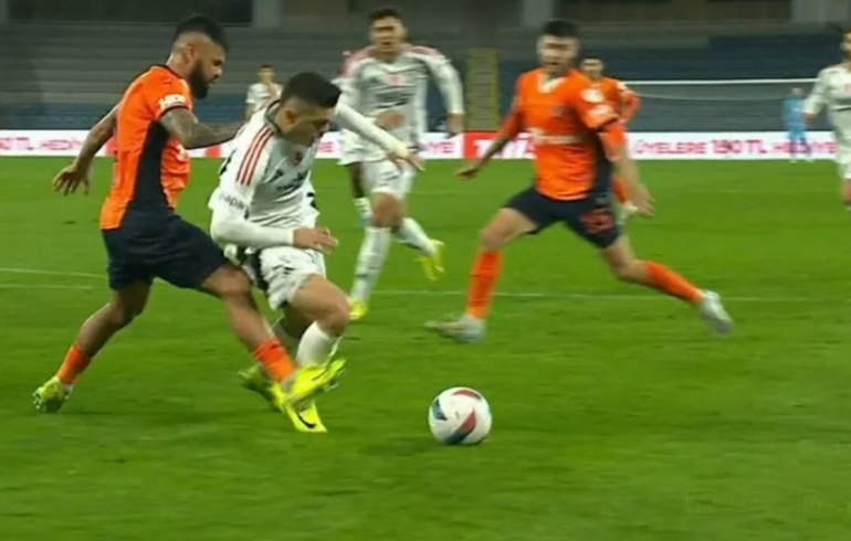 The referee's decisions left their mark last night. Big debate: Why did you give it to Galatasaray | Samet Akaydin's goal is clean | In the Besiktas match...