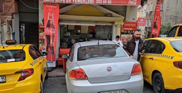 Beyoğlunda taksiye alınmayınca aracın lastiklerini bıçakladı