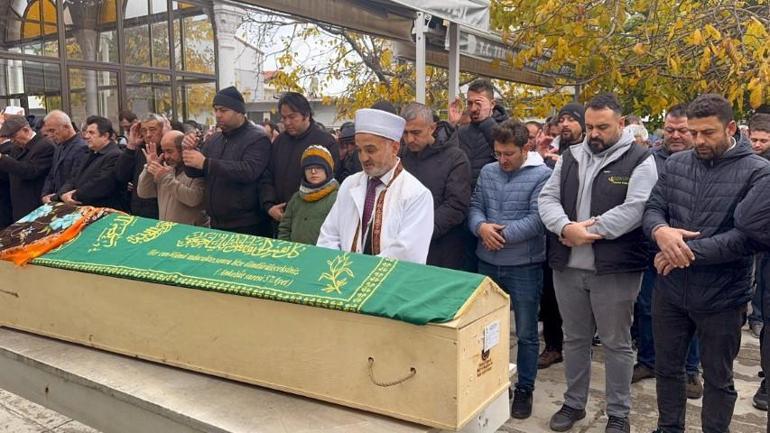 Oğlu tarafından uykusunda öldürülen okul müdürü, son yolculuğuna uğurlandı... Yaralı kurtulan dede konuştu