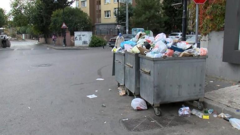 İstanbuldaki ilçede belediye işçileri greve gitti, sokaklarda çöp yığınları oluştu