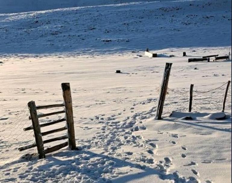 Aynı ilde iki mevsim: Birinde soğuk hava ve kar diğerinde deniz keyfi