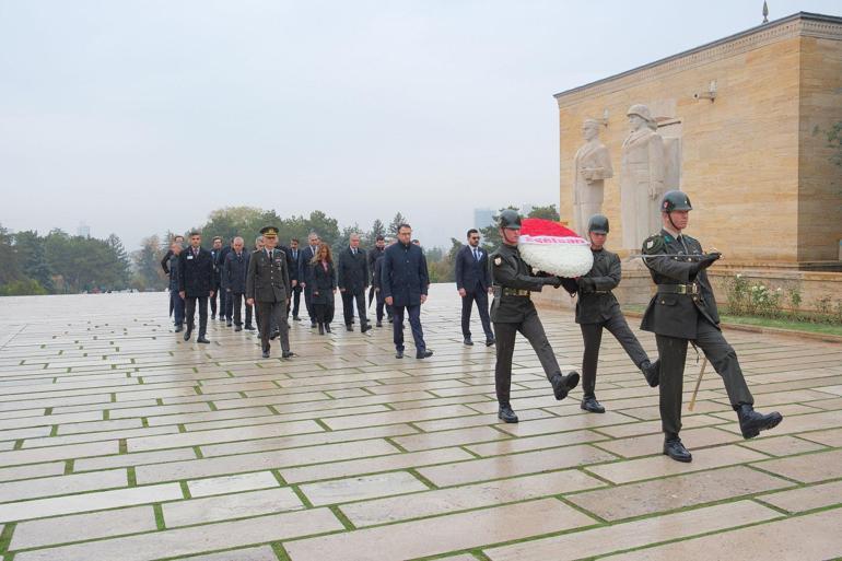 ASELSAN, kuruluş yıl dönümü dolayısıyla Anıtkabiri ziyaret etti