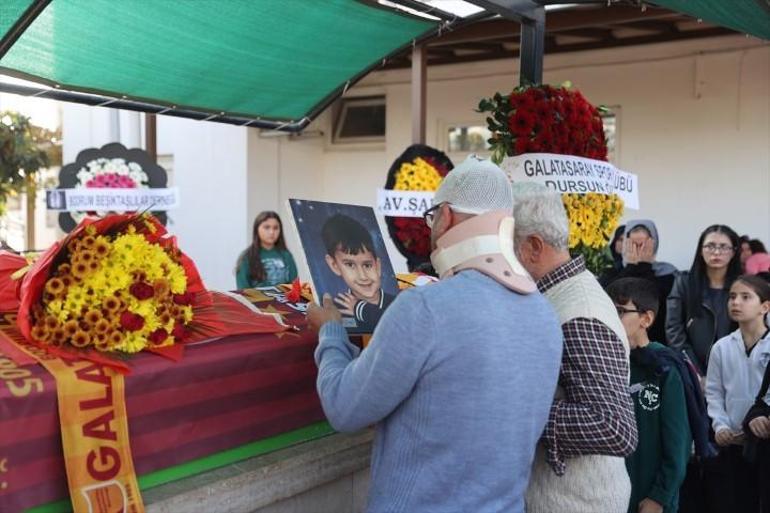 Küçük çocuğun yürek yakan ölümü: Galatasaraylı Yiğit gözyaşları içinde defnedildi