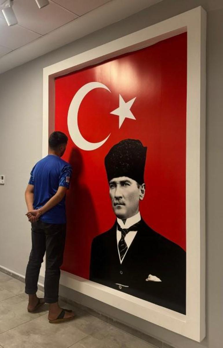 Dükkan sahibi genç üzerine uçmuştu Atatürk görseline basan şahıs tutuklandı