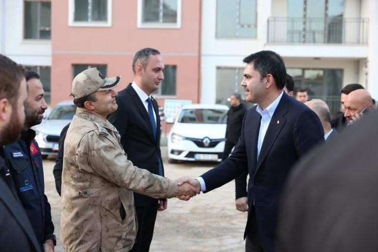 Çevre, Şehircilik ve İklim Değişikliği Bakanı Kurum, Adıyamanda depremzede öğretmenin yeni evine misafir oldu