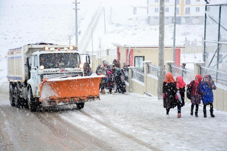 Kar yağışı tüm yurtta etkili oldu Birçok ilde okullar tatil edildi