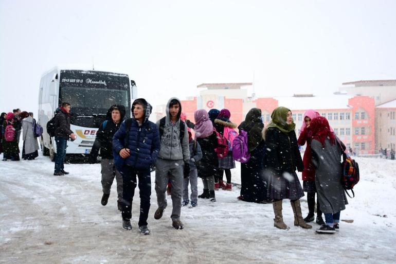 Kar yağışı tüm yurtta etkili oldu Birçok ilde okullar tatil edildi