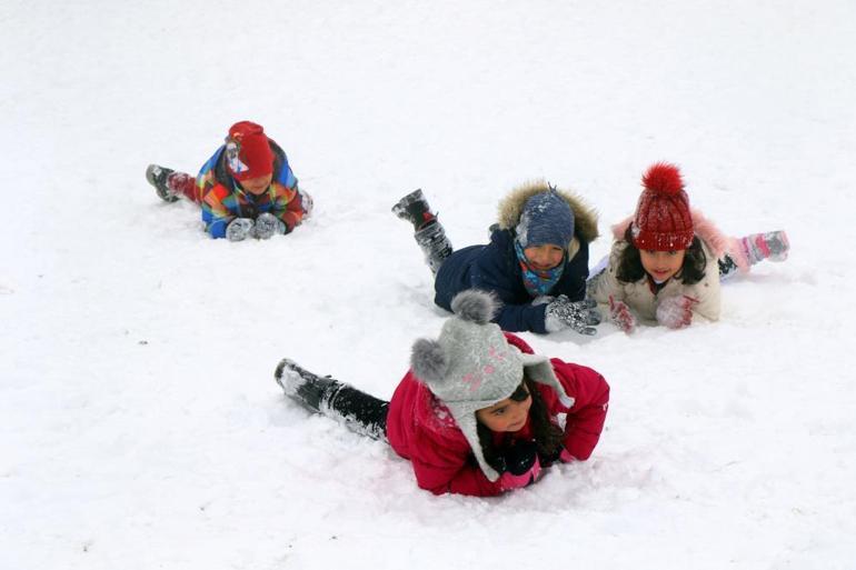 Kar yağışı tüm yurtta etkili oldu Birçok ilde okullar tatil edildi