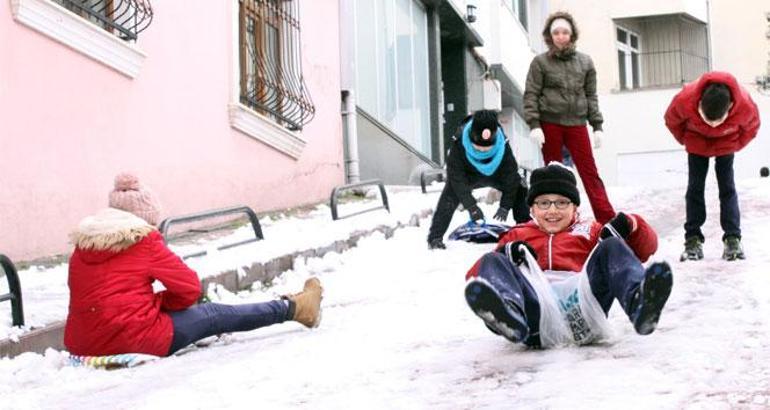 Kar yağışı tüm yurtta etkili oldu Birçok ilde okullar tatil edildi