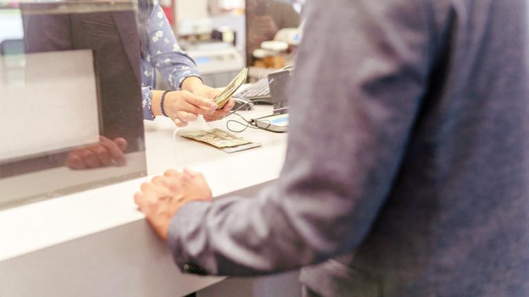 Bankalardan bu kez de 100 dolar alarmı
