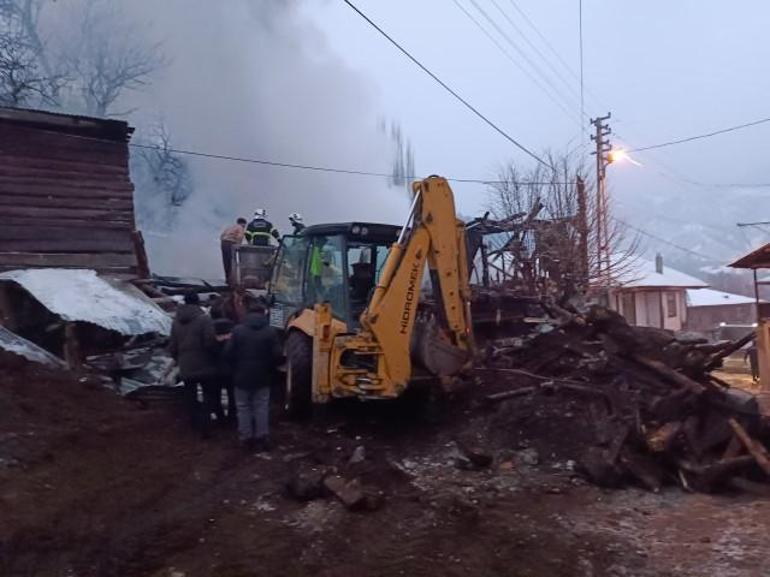 Kastamonuda korkunç yangın Baba ve engelli oğlu hayatını kaybetti