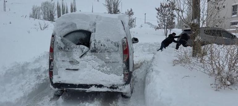 Uzun yıllardır böylesi görülmedi 80 santimetreye ulaşan kar hayatı olumsuz etkiledi