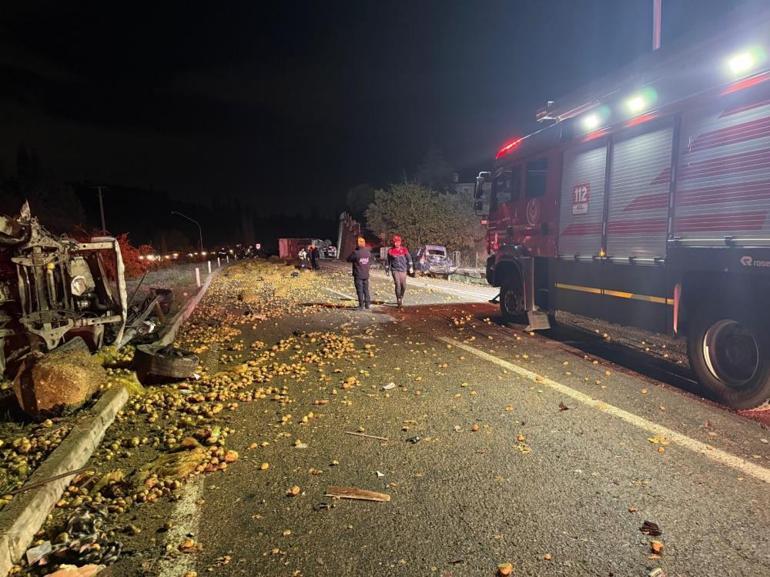 Son dakika... İzmirde zincirleme trafik kazası; 2 ölü, 7 yaralı