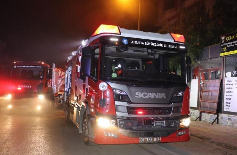 Polis memurunun evinde yangın çıktı, yardıma ekip arkadaşları koştu