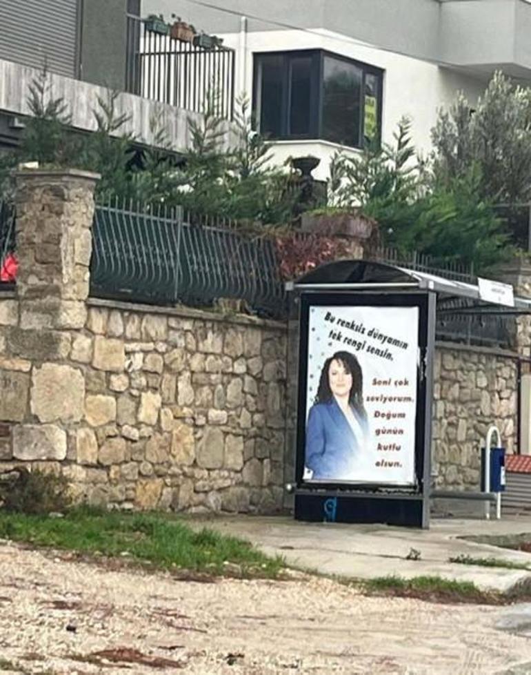 Muhtara eşinden ilginç sürpriz: Panolara bu yazılarla birlikte fotoğrafını astırdı