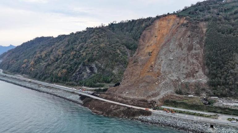 Artvinde Karadeniz Sahil Yolunda çalışmalar devam ediyor