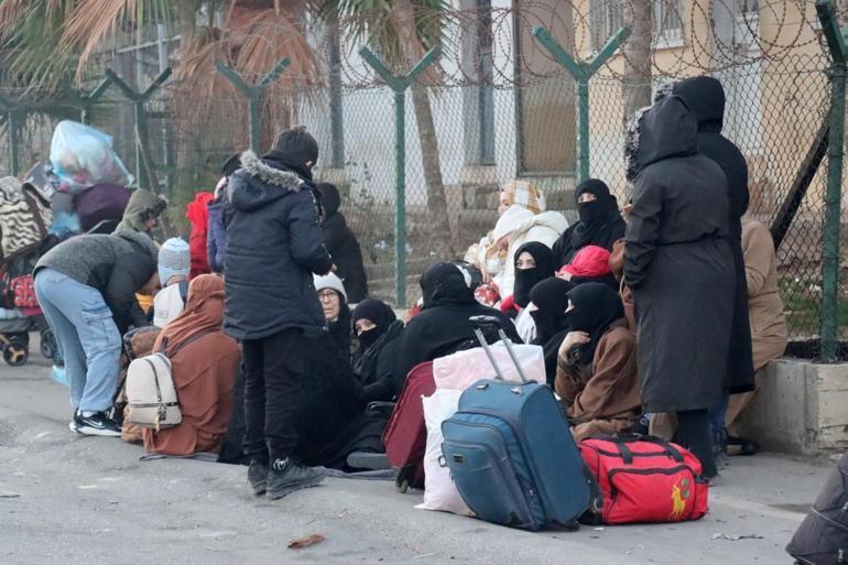 Esad rejiminin devrilmesinin ardından Türkiyedeki Suriyeliler ülkelerine dönüyor