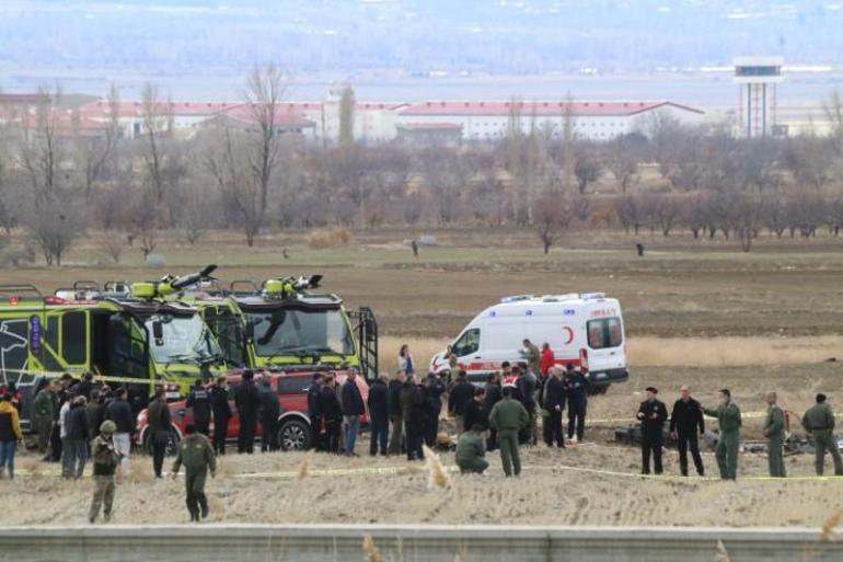 Ispartada askeri helikopter düştü: 6 askerimiz şehit oldu... Kazanın nedeni helikopterlerin pervane teması