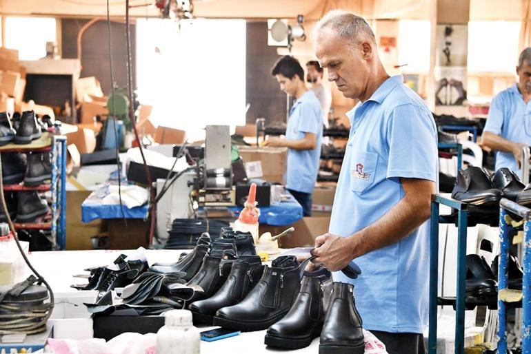 ‘Yetkili satıcı’ gibi görünüp sahte barkodla taklit ayakkabı satıyorlar... Çakma 2.0